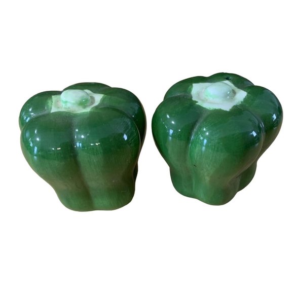 Green Pepper Shaped Salt & Pepper Shakers Green 2 in Tall - Picture 1 of 3